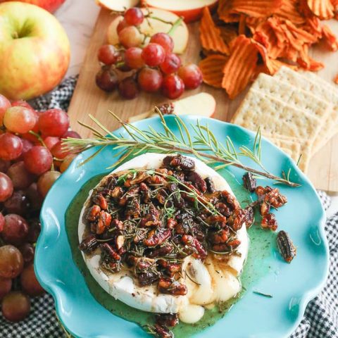 fall baked brie with seasonal fruit