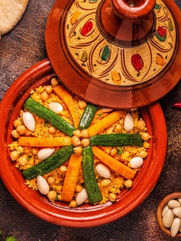 Traditional Maghrebian dish composed of couscous and vegetables