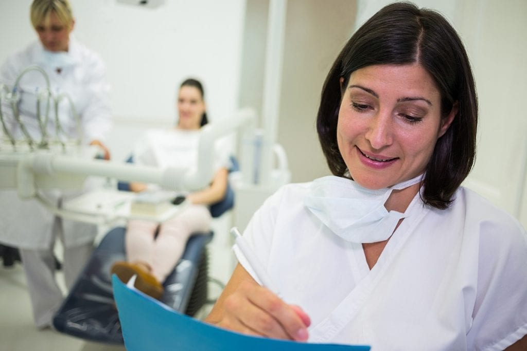 A photo of a dentist