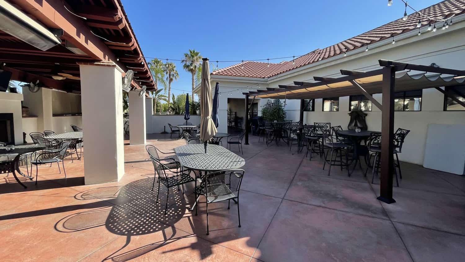 Crest Bar and Grill Bakersfield Food/Drink