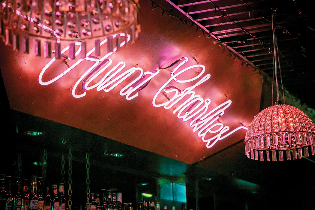 aunt charlie's lounge