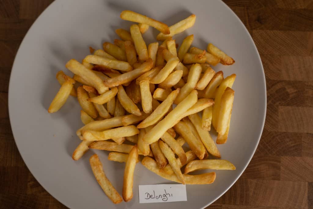 DeLonghi MultiFry Extra - Pommes auf Teller
