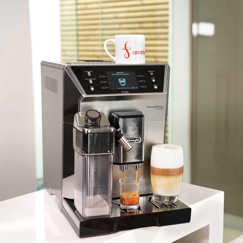 DeLonghi PrimaDonna Class Kaffeevollautomat im Betrieb