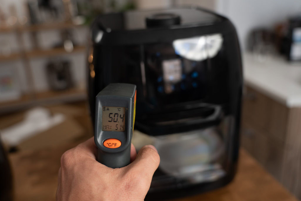 Außentemperaturmessung der GOURMETmaxx Heißluftfritteuse während des Betriebs