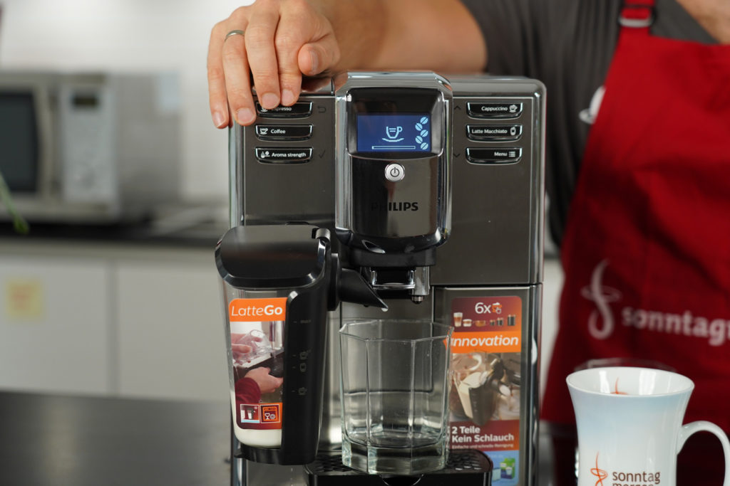 Philips LatteGo - Vorderseite mit eingeschaltetem Display