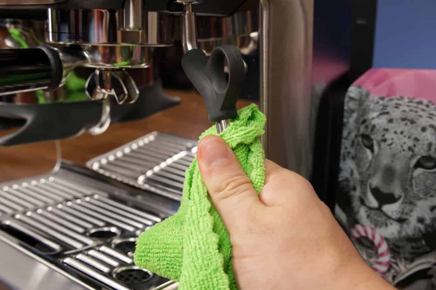 Sage Barista Express Impress Milchschaumlanze Saeubern