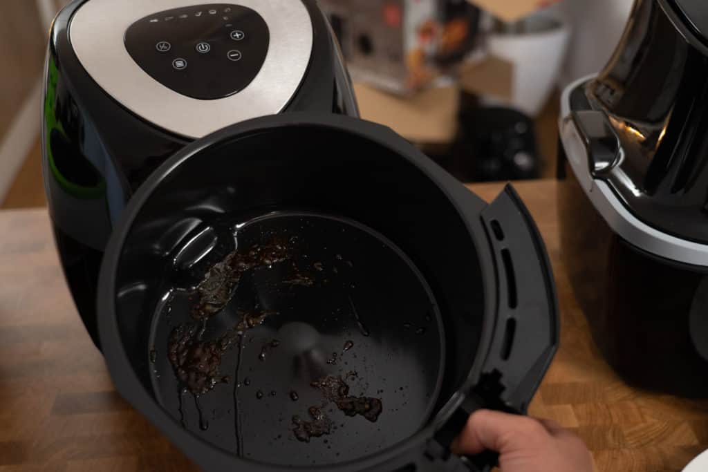 SEVERIN Heißluftfritteuse FR 2430 gesammeltes Fett nach Betrieb