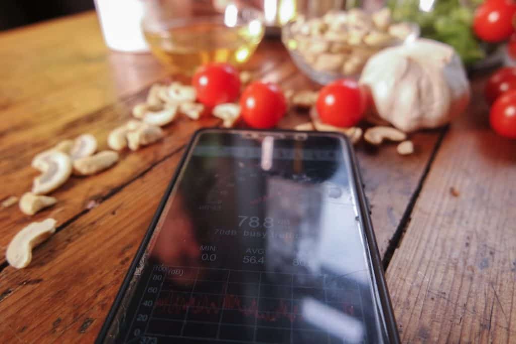 WMF Kult X Mix & Go Mini-Standmixer - Lautstärkemessung mit Smartphone-App: Der Bildschirm zeigt 78,8 Dezibel an