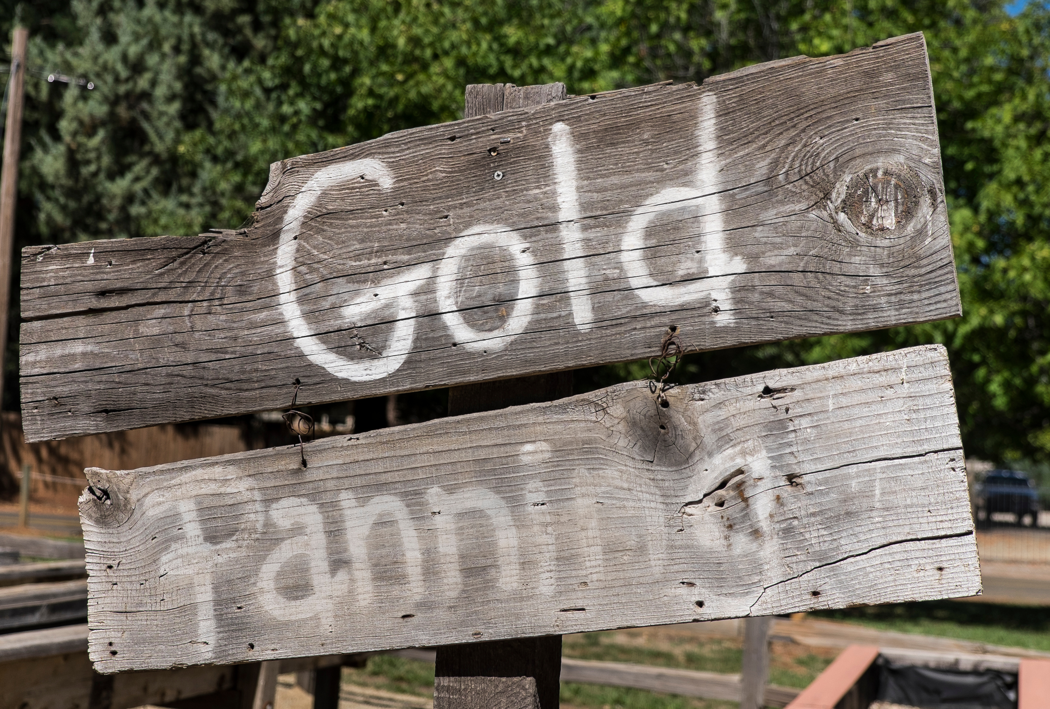 Read more about the article Advanced Gold Panning Techniques: Professional Moves for Tough Conditions