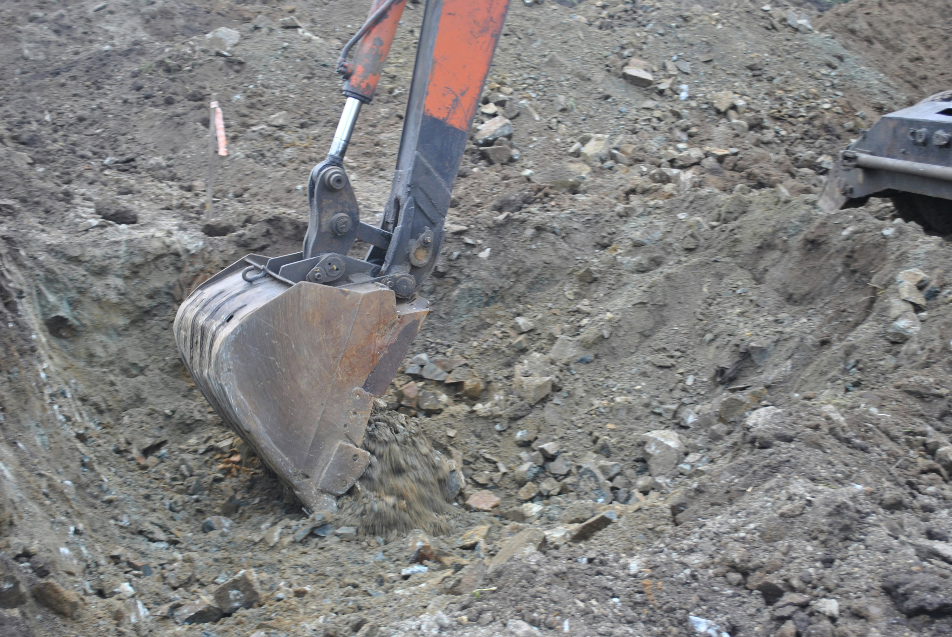 Read more about the article Handling Difficult Ground Conditions: Pan Clay, Bedrock & Permafrost Successfully