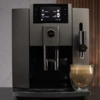 Coffeeness Cappuccino- und Kaffee-Glas mit der Jura E8