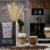 Kraeftiger Kaffee fuer Vollautomaten mit Getraenken und Jura E8