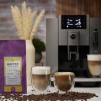 Decaf Kaffee fuer Vollautomaten mit Getraenken und Jura E8