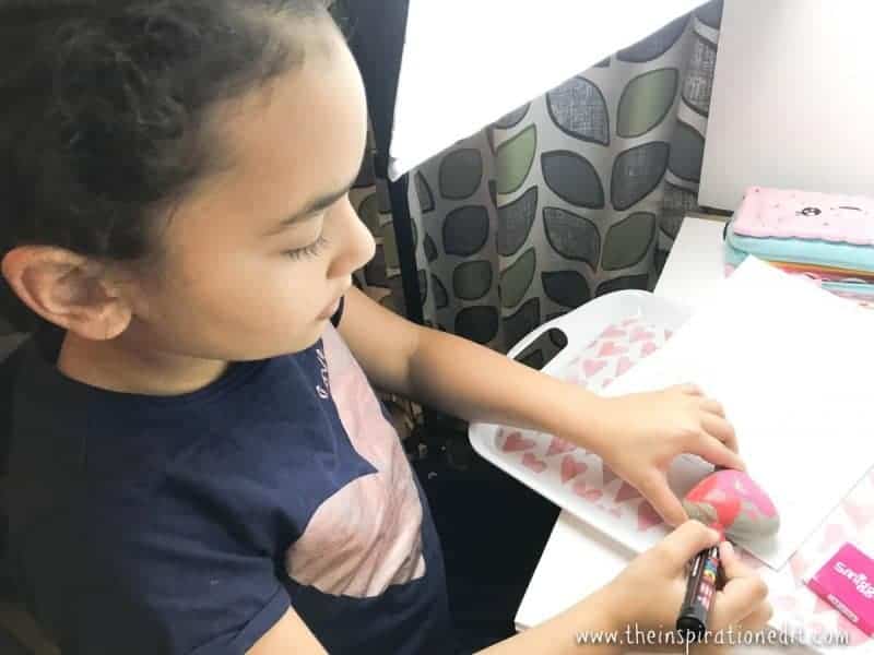 How to make painted rocks using the posca pen