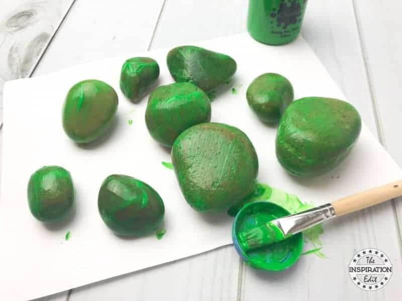 crocodile rock stone art idea and rock painting ideas
