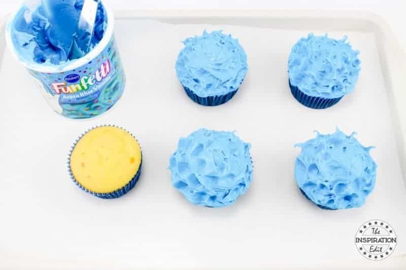 icing cupcakes with blue icing