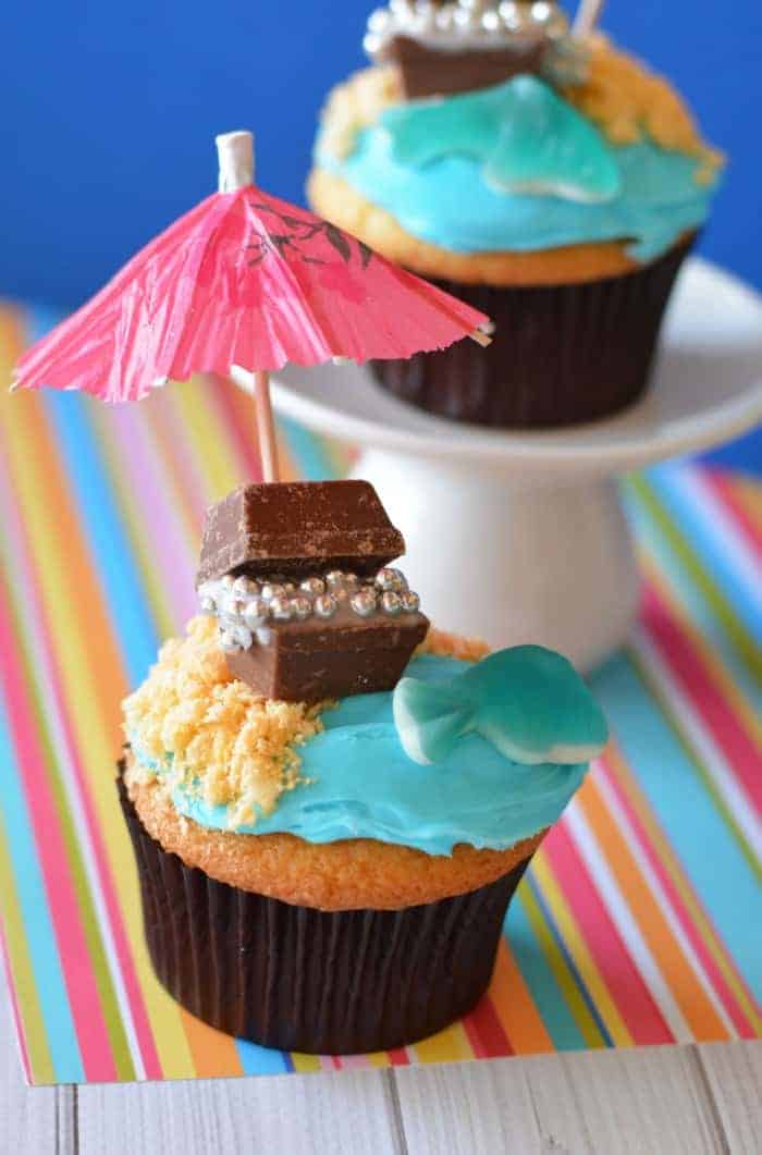 Treasure Chest Beach Cupcakes.