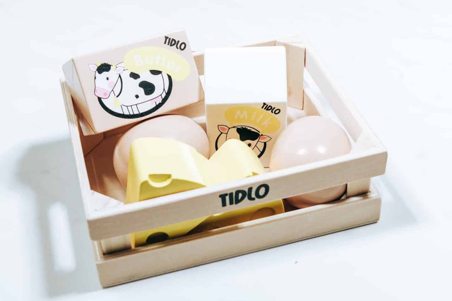 pretend play eggs and dairy food for kids to cook in kitchen