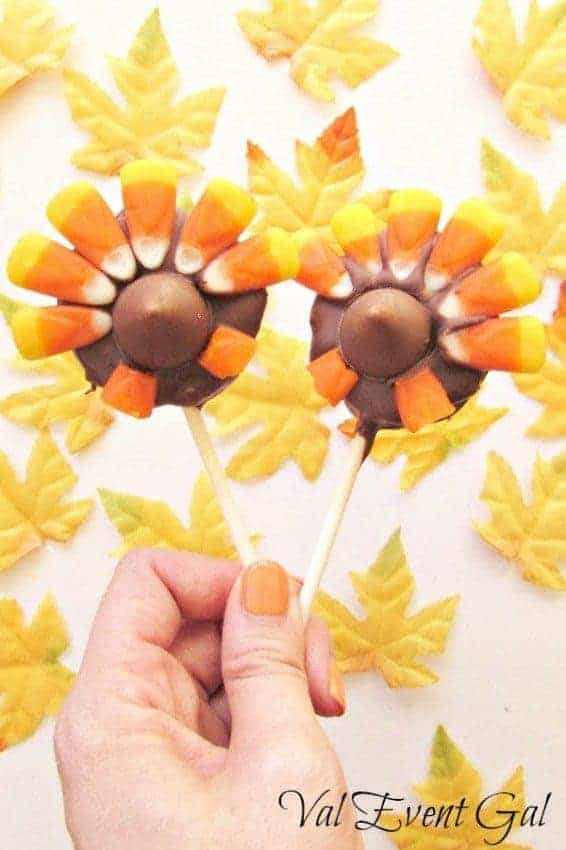 Turkey Tail Oreo Pops Dessert.