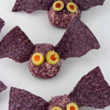 Halloween Cheese Ball Bat Bites.