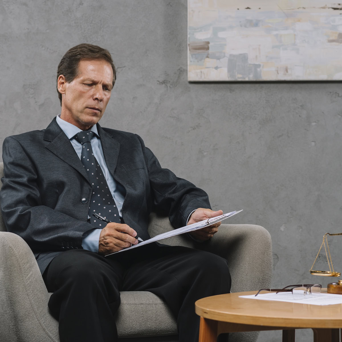 When to Hire a Personal Injury Lawyer.