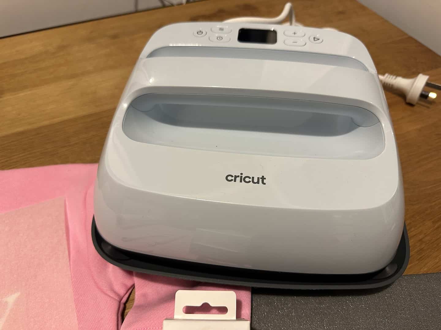 
Cricut Easy Press 3: Easy Personalised Jumper Project.