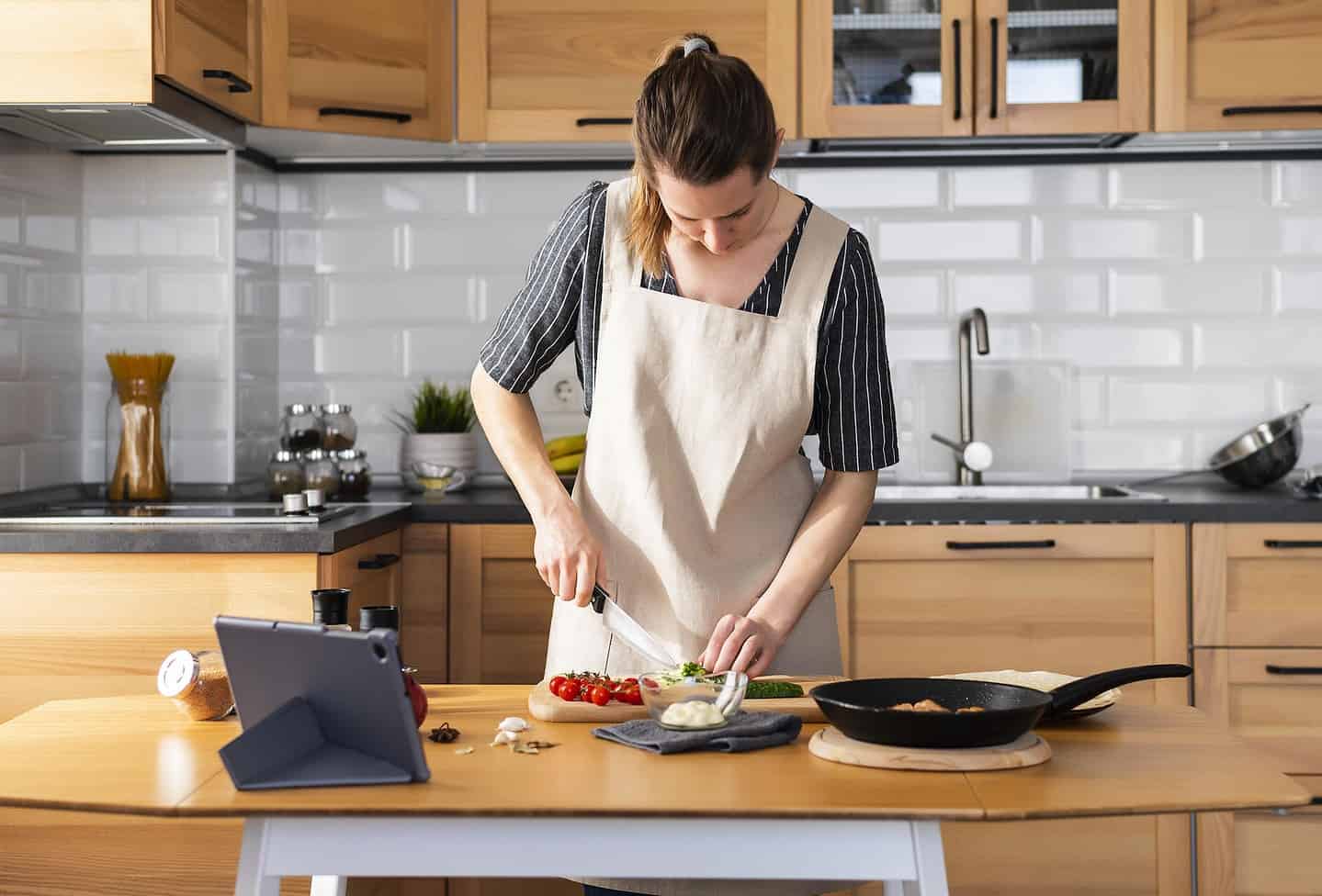 Kitchen Hacks 7 Tricks To Simplify Your Cooking Routine The Inspiration Edit Kitchen Hacks 7 Tricks To Simplify Your Cooking Routine The Inspiration Edit