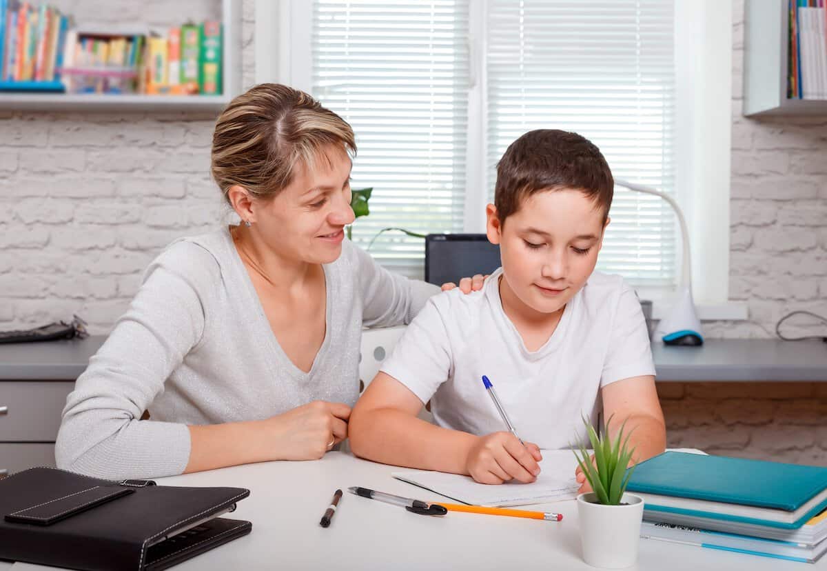 Reasons To Invest In A Private Tutor | Child getting extra private tutoring.