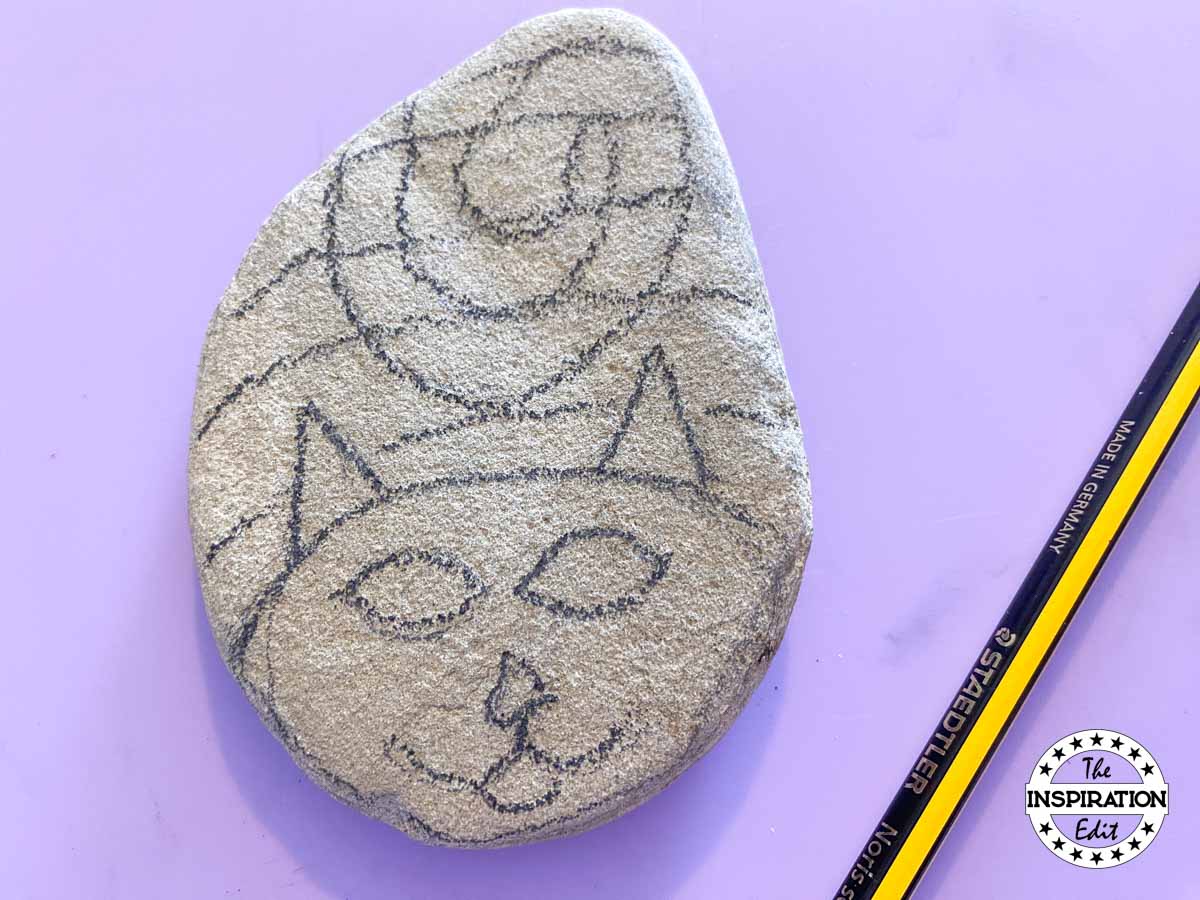 cat outline drawn on a stone.