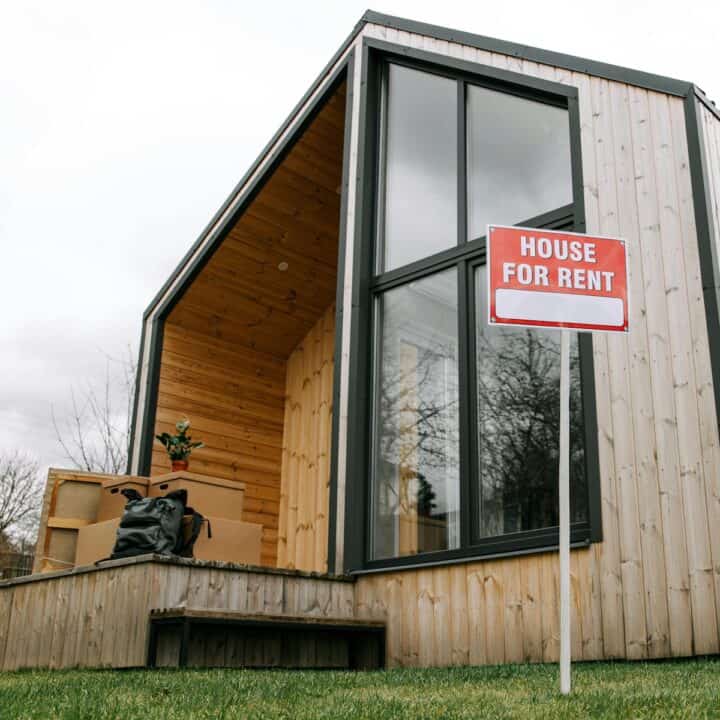 Protect your family from rental scams | House with for rent sign on the lawn.
