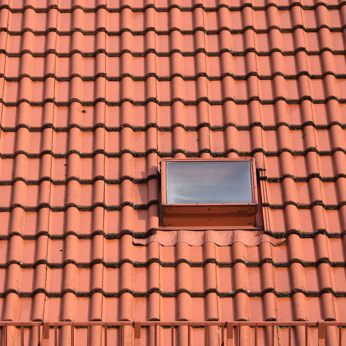 Simple Ways to Extend Roof Lifespan Through Regular Maintenance.