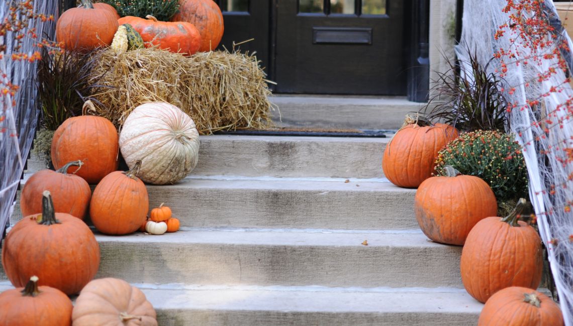 Time and sanity saving tips to make this your most low key and relaxed, but still fun Halloween season!