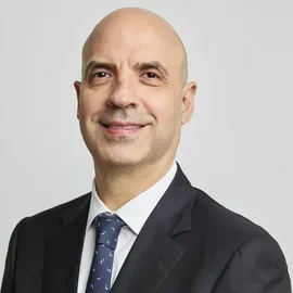 Portrait of Dr Moe Reshad