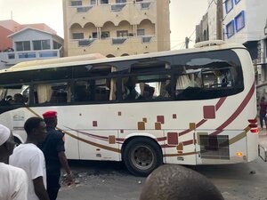 Ligue Pro : (Photos) Les images du bus du Jaraaf vandalisé après son match face à l’AS Pikine - wiwsport