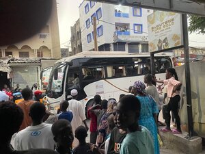 Ligue Pro : (Photos) Les images du bus du Jaraaf vandalisé après son match face à l’AS Pikine - wiwsport