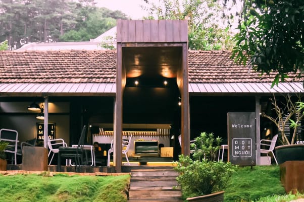 Cà Phê Đợi Một Người