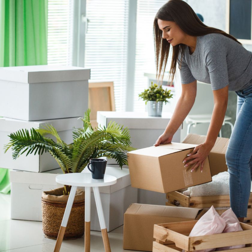 woman showing how to do a massive declutter sandee booth