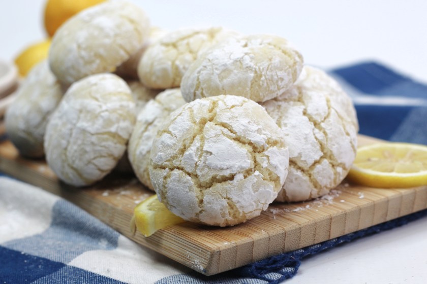 Lemon Cream Cheese Crinkle Cookies - perfect spring dessert 