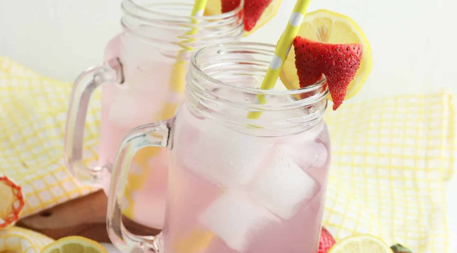 strawberry lemonade spritzer mocktail