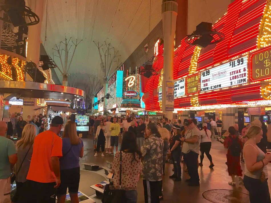 Historic Downtown Las Vegas: Where Sin City Was Born, image size:1600x1200