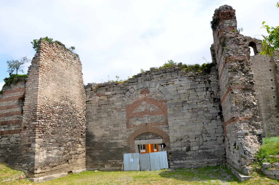 The Theodosian Walls of Constantinople: A Detailed Look, image size:1600x1060