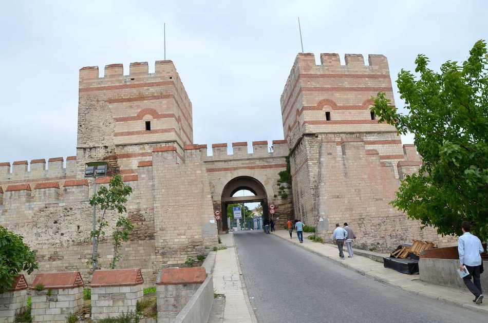 The Theodosian Walls of Constantinople: A Detailed Look, image size:1600x1060