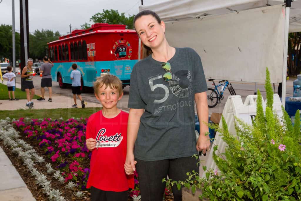 BellaireTrolleyRun2019-1736_7501747.NEF Houston Editorial Photographer Dee Zunker