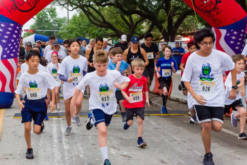 BellaireTrolleyRun2019-1736_7501761.NEF Houston Editorial Photographer Dee Zunker