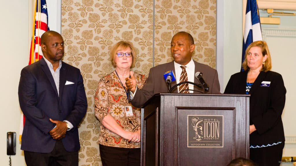 HoustonMetroChamber-MayorTurnerHotelIcon-20171019-043.NEF Houston Commercial Architectural Photographer Dee Zunker