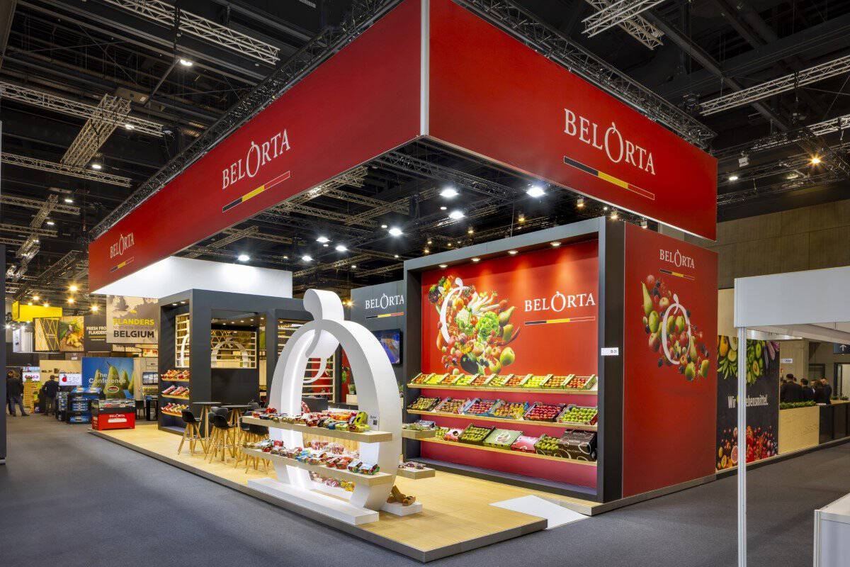 Stand voor Belorta op de Fruit Logistica beurs met displays op maat voor het etaleren van hun producten