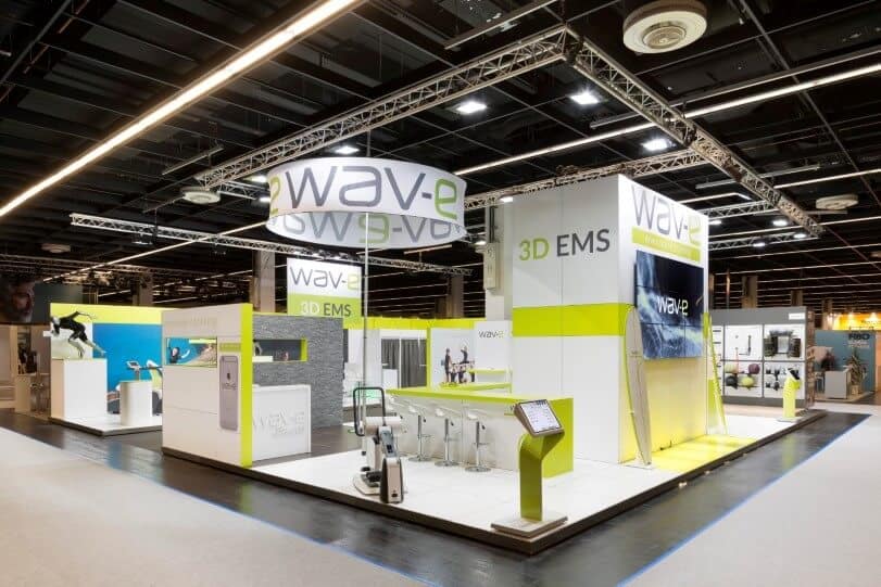 Ruime stand voor de productpresentatie van de sport technologie van Wav-e