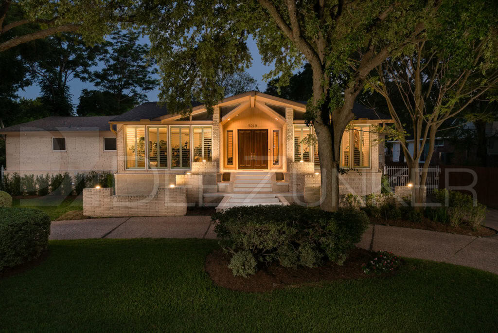 5019 South Braeswood, P3 Elevation, Low Lift, Front, Twilight, P3-5019SBraeswood-201804-001.jpg Houston Commercial Architectural Photographer Dee Zunker
