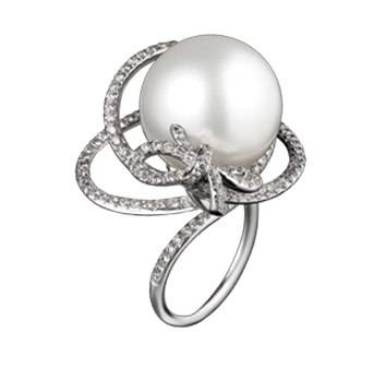 1932 RING IN 18K WHITE GOLD, CULTURED PEARL AND DIAMONDS REF J8909
