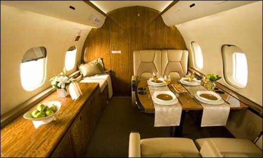 Bombardier-Challenger-Private-Jet-300-luxury-charter-flights